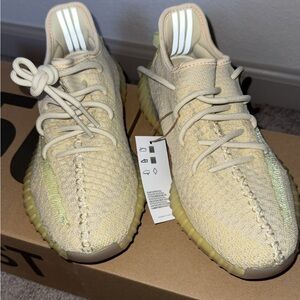 Yeezy boost 350 v2 flax size 5.5